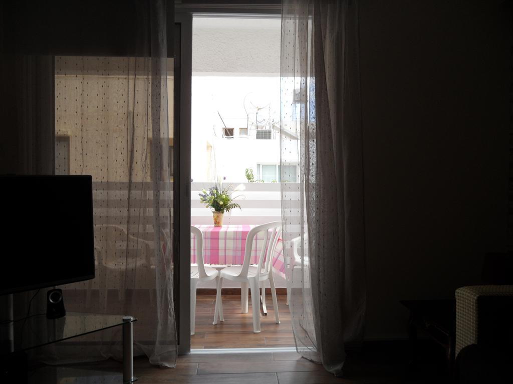 Sunshine Apts, Two Bedroom , Free Internet, No 3 Ayia Napa Exterior foto